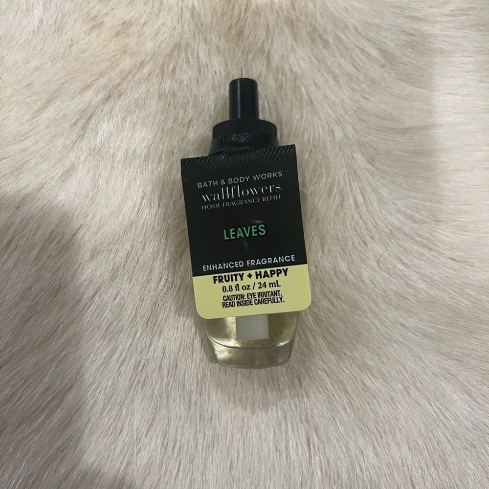 BATH & BODY WORKS Leaves Wallflowers Plug In